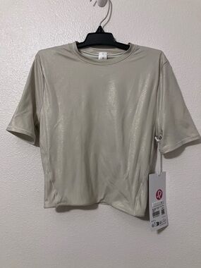 Lululemon Wundermost Nulu Crewneck Cropped T-Shirt Luxe Shine Foil Print Bone XS